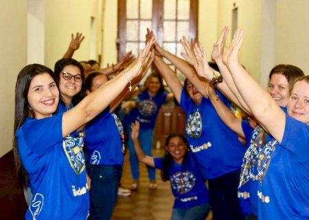Curso Enchei-vos do Espírito Santo supera expectativas e reúne um grande número de pessoas