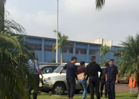Tiroteio no Shopping China deixa um ferido causa correria na praça de alimentação.