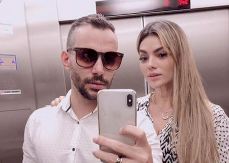 Usando biquíni mínimo, Kelly Key protagoniza foto caliente com o marido