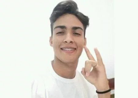 Jovem morre após fazer ultrapassagem e bater motocicleta contra caminhão