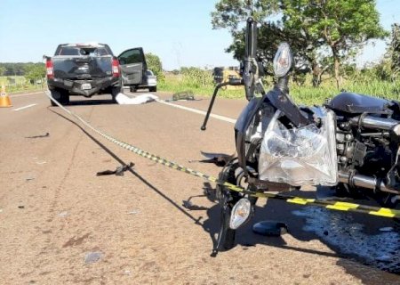 Soldado do Exército morre ao bater moto na traseira de caminhonete