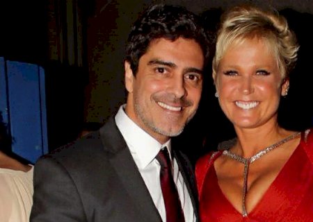 Junno Andrade exibe clique íntimo com Xuxa para comemorar os 7 anos do casal: ''Quero mais!''
