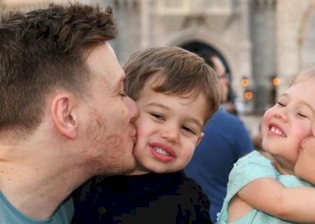 Em Orlando, Michel Teló celebra aniversário ao lado de Thais Fersoza e dos filhos: ''Só gratidão!''