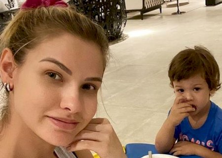 Andressa Suita curte o dia de seu aniversário ao lado dos filhos e se derrete: ''Tem forma melhor?''