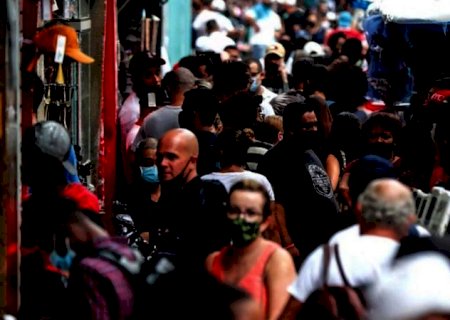 Brasileiro perdeu quase 2 anos de expectativa de vida na pandemia, e 2021 deve ser pior, diz demógrafa de Harvard