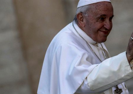 Papa retira privilégios jurídicos de cardeais e bispos do Vaticano