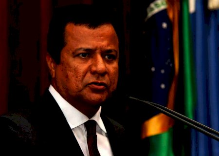 Ao tomar posse na Assembleia, deputado "promete honrar" correligionário morto pela Covid-19