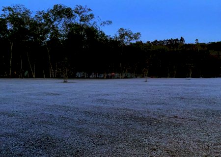 Frio de 0ºC segue e previsão é de mais geada nesta terça