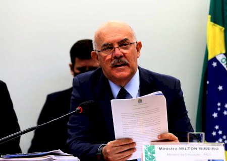 Ministro da Educação nega interferência política na elaboração do Enem