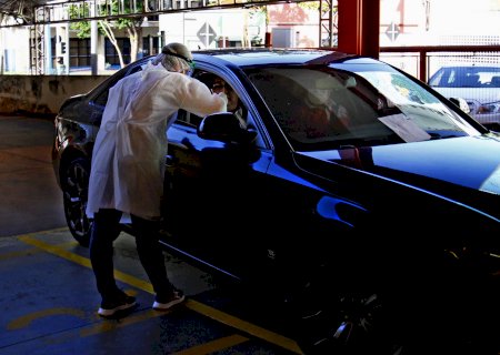 Secretaria de Estado de Saúde retoma drive-thru de testagens contra Covid a partir de sábado.