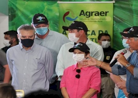 Reinaldo Azambuja anuncia pavimentação do Distrito Nova Itamarati e participa de entrega de 2,8 mil títulos a assentados