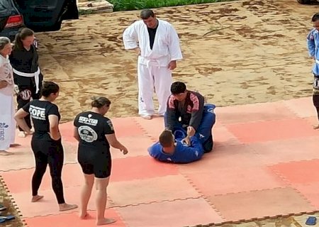Policiais penais de Dourados apostam no jiu-jitsu para reforçar defesa pessoal e segurança nas intervenções prisionais