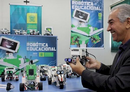 Escolas estaduais recebem conjuntos de robótica para melhorar aprendizado dos alunos