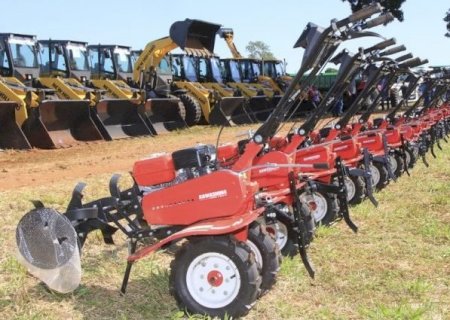 Entrega de equipamentos e maquinários fortalece a agricultura familiar nas 79 cidades, avaliam prefeitos