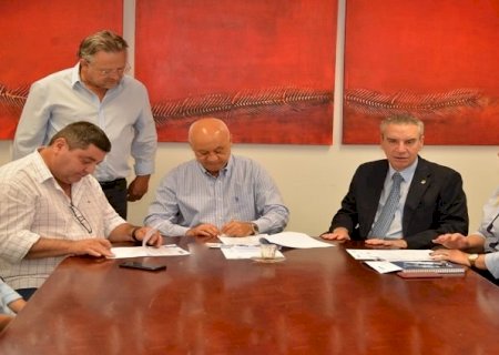 AGEMS faz parceria inédita com Prefeitura para desburocratizar transporte turístico em Bonito