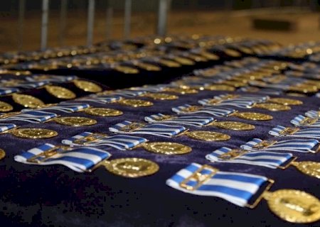Decreto do governador Reinaldo Azambuja traz relação de homenageados com a Medalha Tiradentes