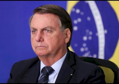 Bolsonaro tenta barrar relatório sobre assessor após ordem de Moraes à PF