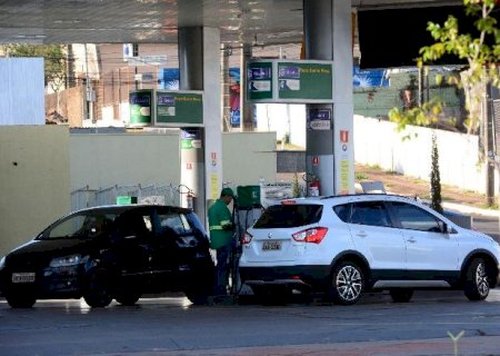 Em 30 dias, gasolina fica em média R$0,44 mais cara em MS; combustível encareceu R$104 em um ano