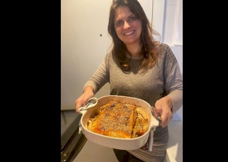Receita de Salmão acebolado com gergelim por Viviane Schvartz