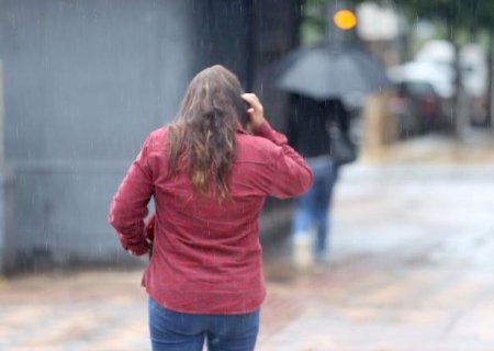 Do calor ao frio: frente fria traz chuva e derruba temperaturas em Mato Grosso do Sul