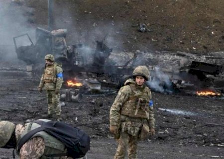 Bombardeio russo contra escola no leste da Ucrânia deixou 60 mortos, diz Zelenski