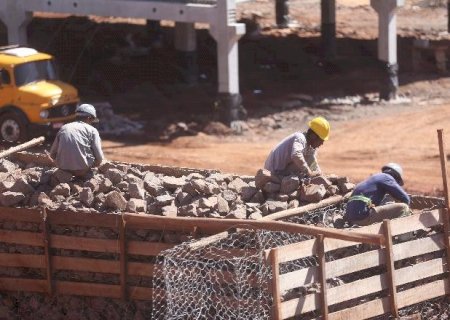Alta de juros e insumos preocupa construção civil