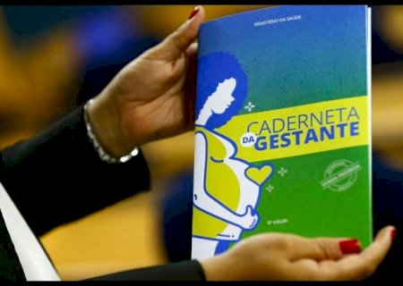 Nova caderneta para gestantes relativiza violência obstétrica e conselhos pedem que material seja recolhido