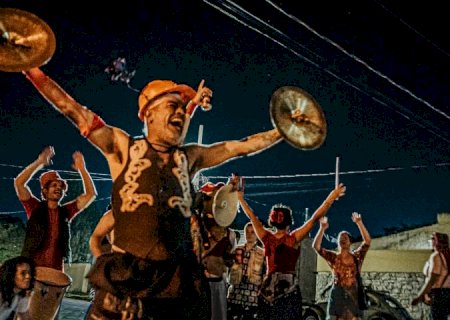 Espetáculo na rua, Sarobá reverencia Lobivar Matos e celebra arte com paz