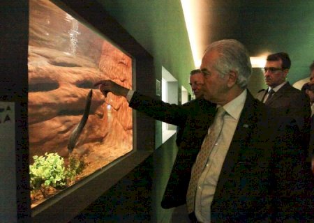 Integrantes da Rota Bioceânica percorrem circuito do maior aquário de água doce do mundo