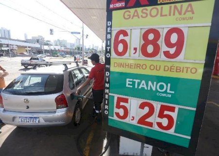 Gasolina estaria 19% mais cara com privatização de refinarias da Petrobras, diz levantamento