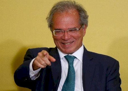 Proposta de reduzir FGTS enfrenta resistência de Guedes