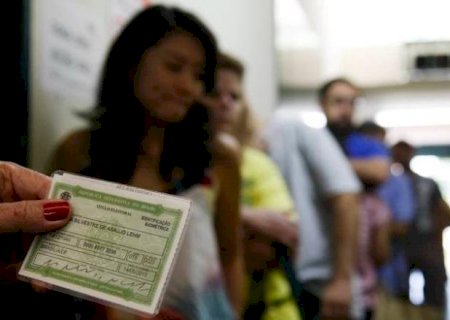 À véspera de encerrar regularização, nem metade dos jovens de MS aptos a votar emitiram título