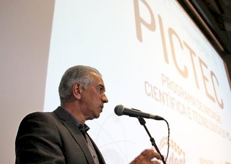 Reinaldo Azambuja lança bolsa de estudos e destaca liderança de MS em Ciência e Tecnologia