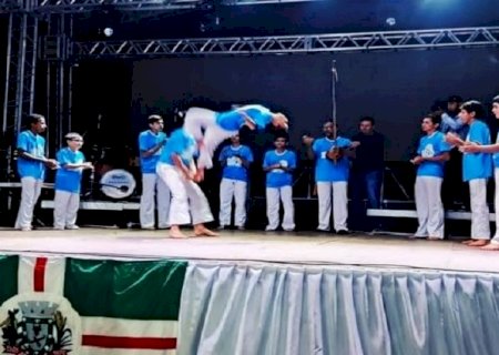 Grupo de capoeira Kauande da EE João Vitorino Marques se apresenta em Noite Literária, nos 46 anos de Aral Moreira