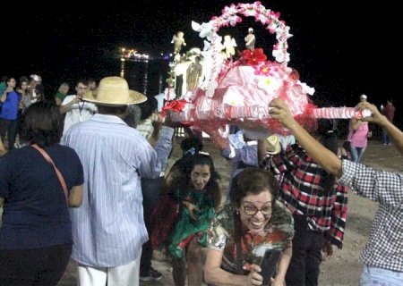 Com muita alegria e devoção, Banho de São João atrai 30 mil pessoas em Corumbá