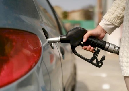 Preço da gasolina vai aumentar 7,47% a partir de 25 de janeiro, anuncia Petrobras