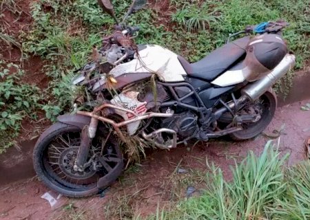 Enfermeiro douradense morre ao bater moto em placa no Paraná