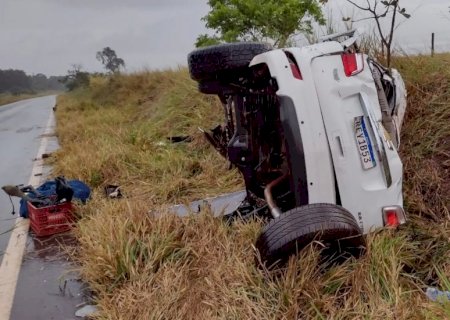 Viatura que levava comandante-geral da Polícia Militar capota na MS-040