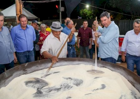 Na “Festa da Farinha”, governador garante parceria nas obras de infraestrutura e pavimentação em Anastácio