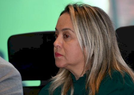 Lia Nogueira representa Alems na assinatura do Pacto pela Governança da Água