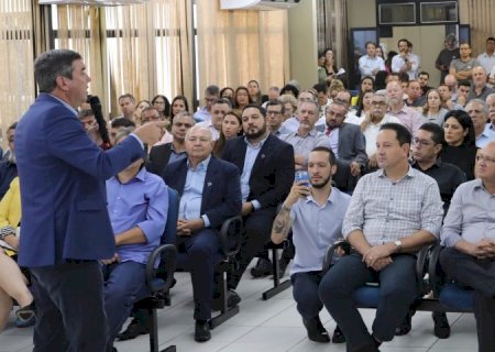 Governador assina convênios para promover qualificação profissional de 13 mil trabalhadores