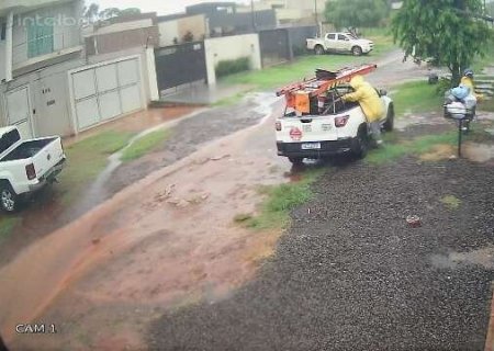 Idoso descobre "golpe do Pix" ao ver equipe de corte de energia na porta de casa