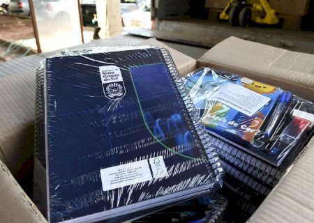 Entrega de uniformes e material escolar no Estado segue até o fim de março