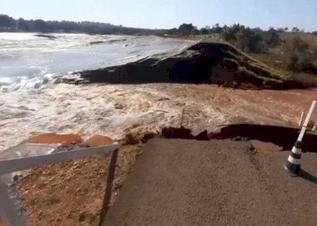 BR-163 está totalmente interditada no km 500, entre Jaraguari e Campo Grande