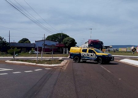 Indígenas continuam com bloqueio na MS-156 em protesto contra falta de água