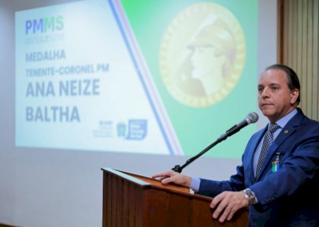 Coronel David recebe medalha da Polícia Militar por atuação no combate à violência contra a mulher