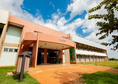 Com salário de R$ 4,9 mil, UFGD abre processo seletivo para contratação  em Libras