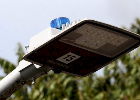 MS investe em iluminação pública sustentável com tecnologia solar em Rio Negro e Dourados