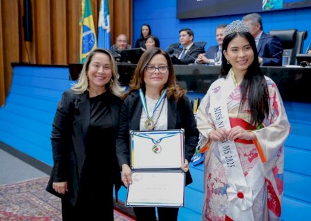 Lia Nogueira homenageia representantes da comunidade nipo-brasileira