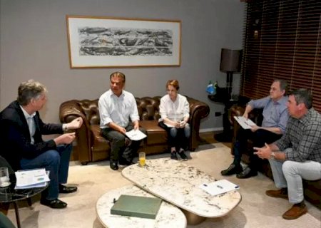 Riedel entrega relatório de impacto econômico a senadores que viajam aos EUA